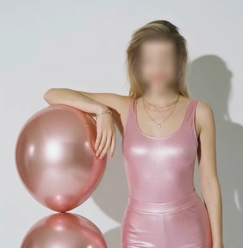 Daniela, 33