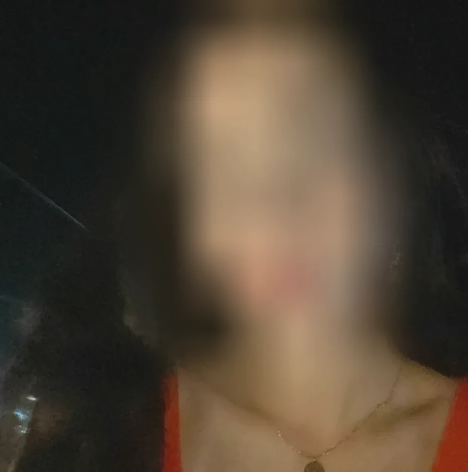 Nina, 23